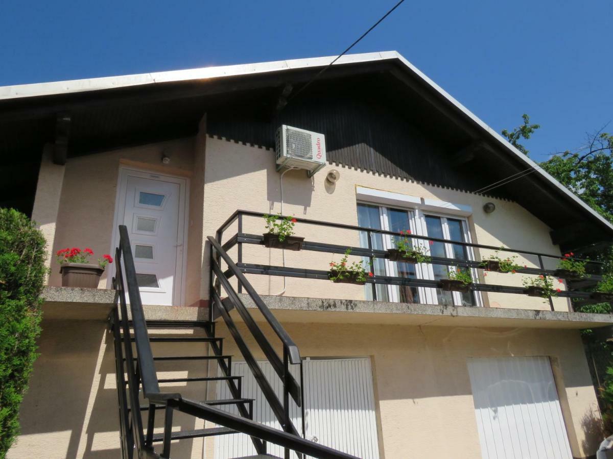Lovro Apartment *